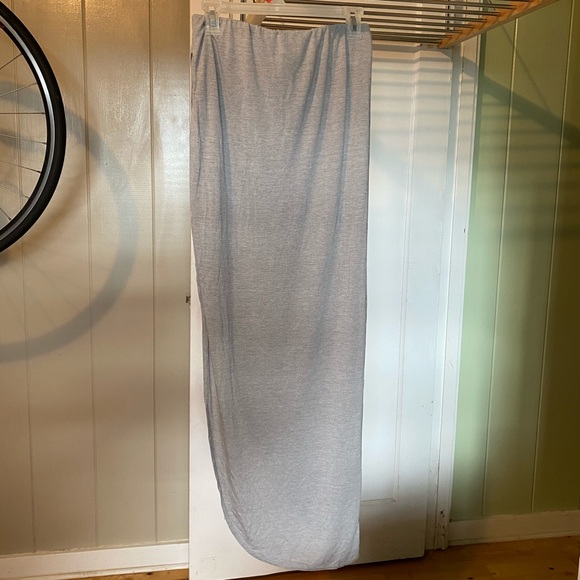 LovPosh Hi-Lo gray skirt w/elastic waist band - Picture 4 of 13